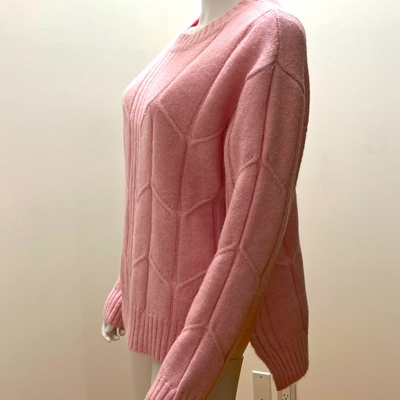PINK & NEW sweater over a long shirt! Let your shirt tails show 😊 - Picture 2 of 4